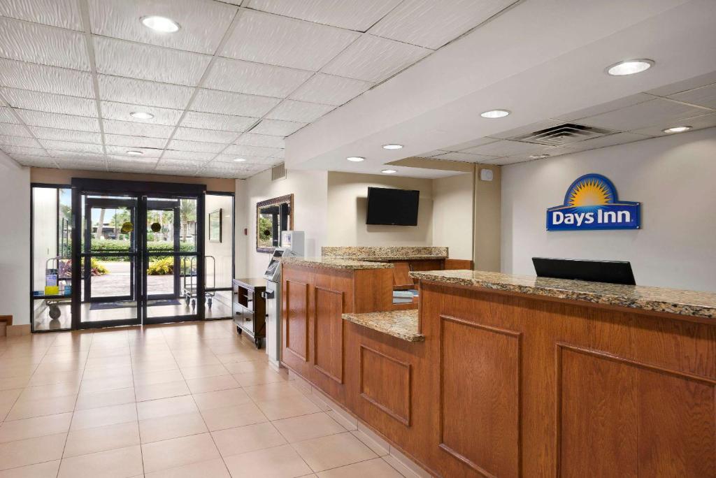 Days Inn by Wyndham Jacksonville Airport Main image 2