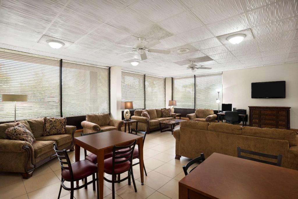Popular attractions Area Nearby Property